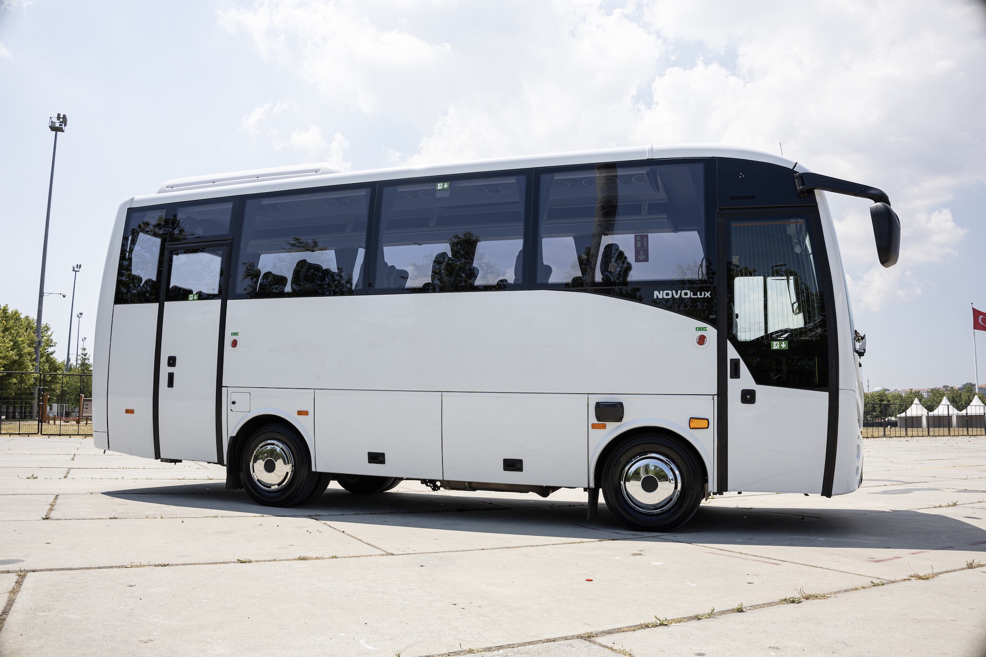 Isuzu Novo Lux midibüs