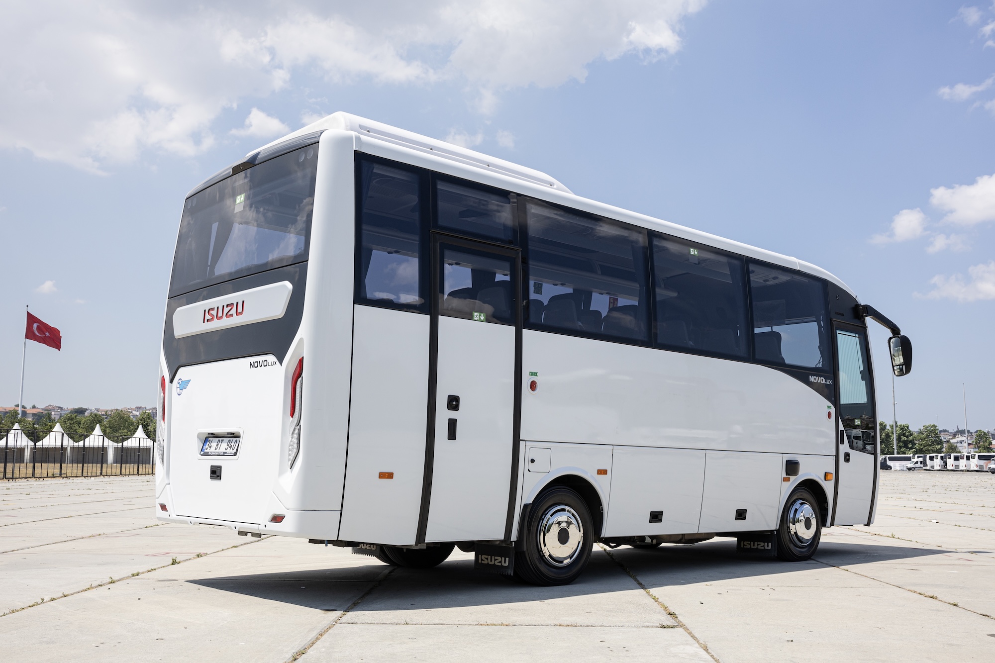 Isuzu Novo Lux midibüs